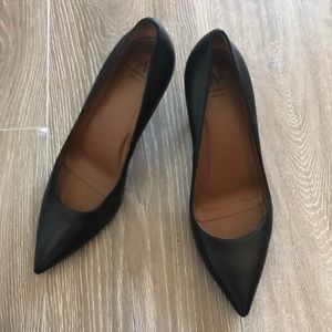 FLASH BLACK! Aquatalia Leather Pumps, Size 9 🎊🎉